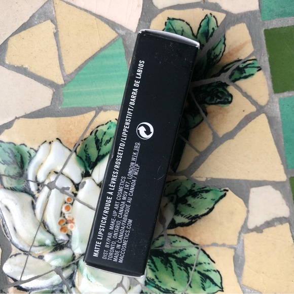 SOLD NIB Never Opened Hautecore Black Lipstick by MAC - Picture 4 of 5